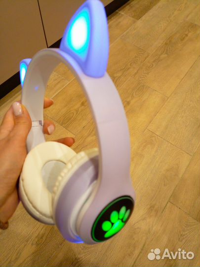 Новые беспроводные наушники с ушками