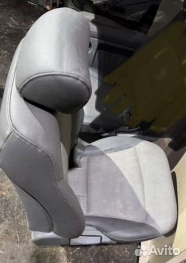Сиденье второго ряда Grand Starex 2007-2015