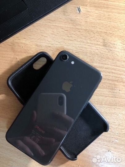 iPhone 8, 64 ГБ