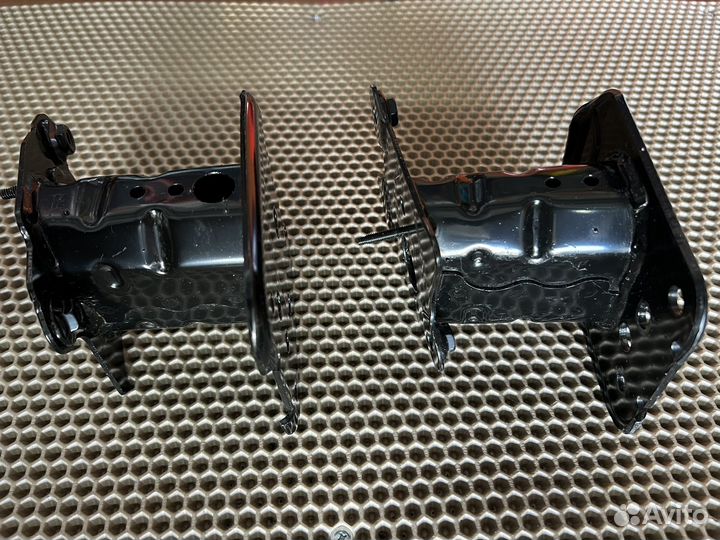 Усилитель заднего бампера Toyota Rav 4