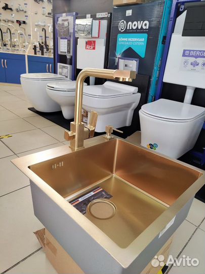 Кухонная мойка, смеситель, дозатор