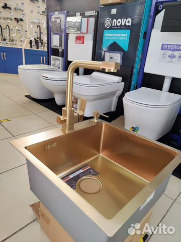 Кухонная мойка, смеситель, дозатор