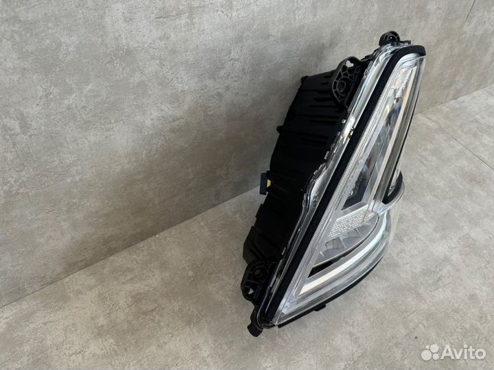 Фара головного света LED левая Volvo Fm5 Fmx 2021