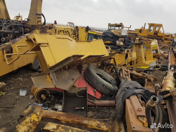 Разбор бульдозер CAT D10R