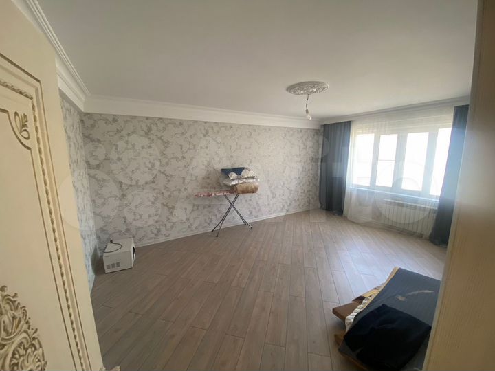 2-к. квартира, 100 м², 8/10 эт.