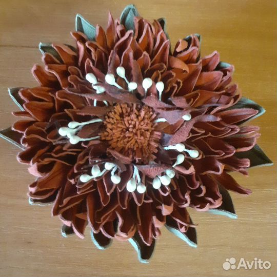 Брошь цветок