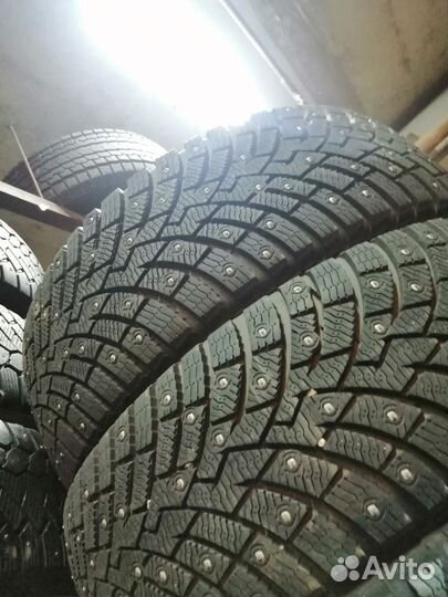 Pirelli Scorpion Ice Zero 2 215/60 R17