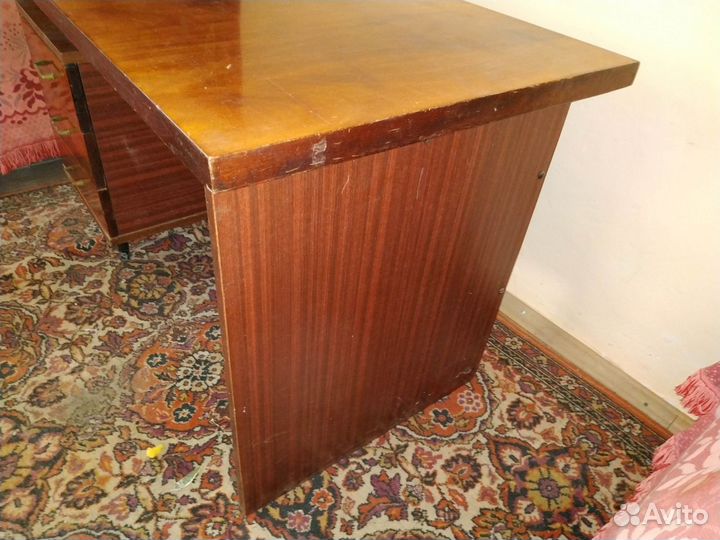 Письменный стол