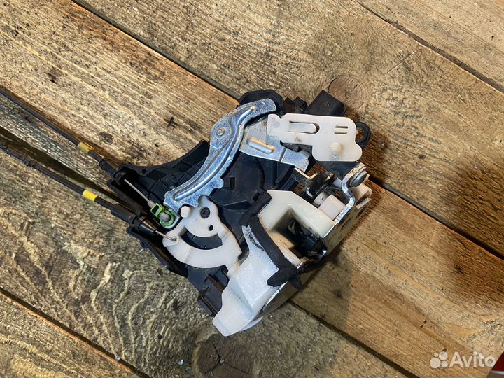 Замок задний левый mitsubishi lancer 10