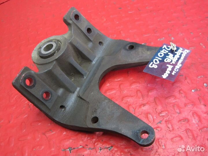 Кронштейн передней рессоры Mercedes-Benz