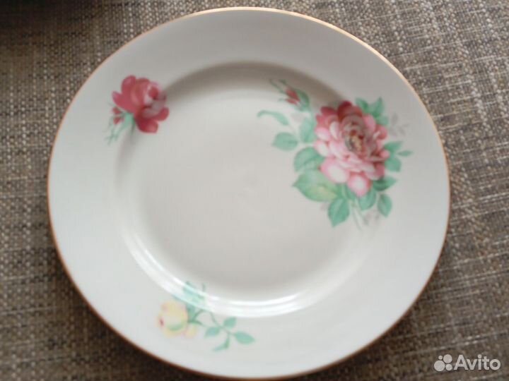 Тарелки суповые и десертные