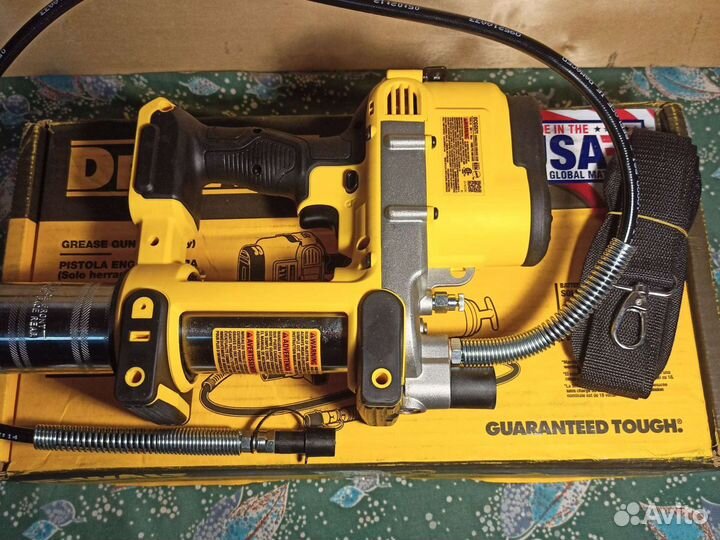 Аккумуляторный шприцеватель DeWalt dcgg571m1