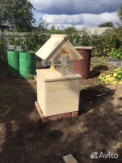 Колодец с крышкой для водяной скважины