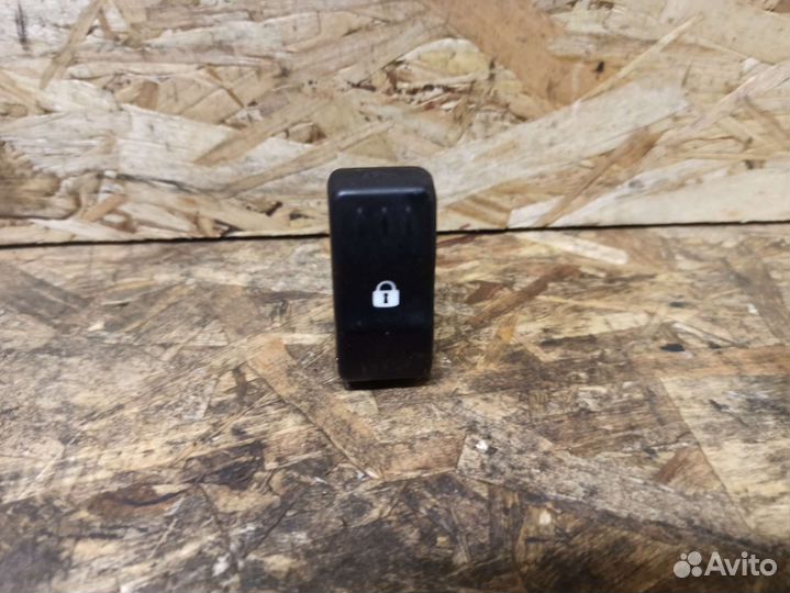 Кнопка Renault Logan 1