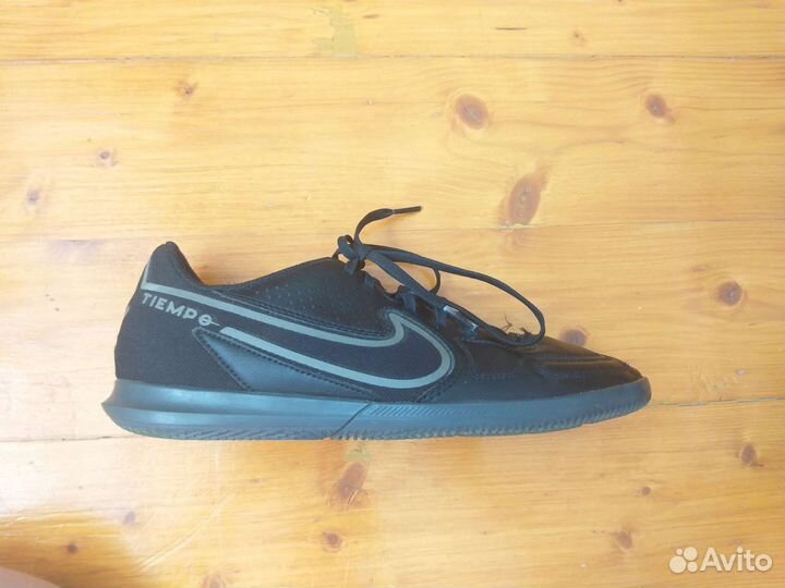 Бутсы мужские для зала Nike Tiempo Legend 9 Club