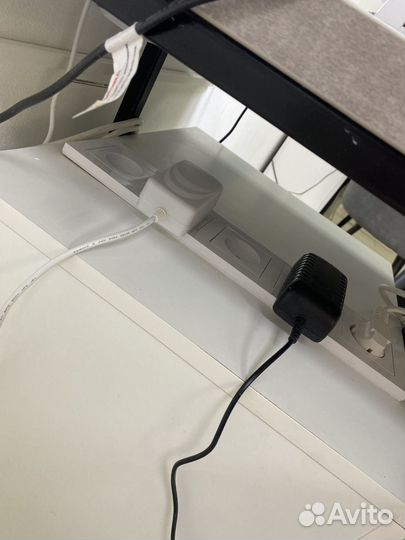 Маникюрный стол с вытяжкой