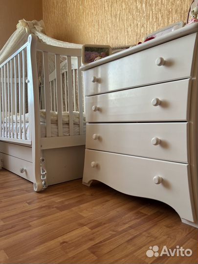 Продам детскую кровать и тумбу новая