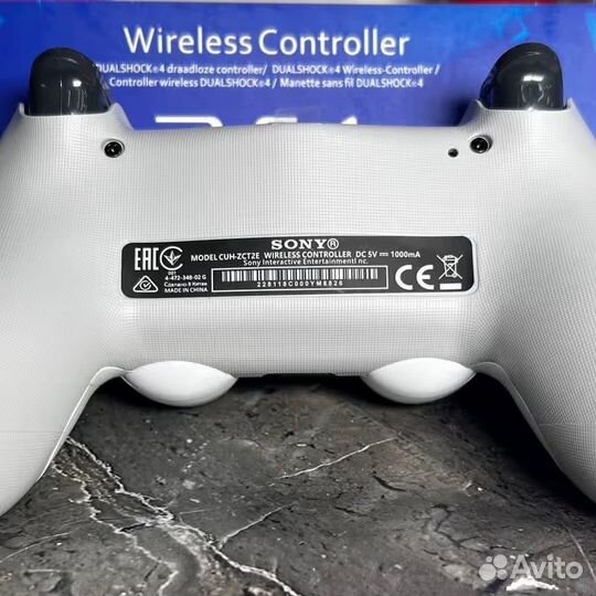 Геймпад Sony DualShock 4