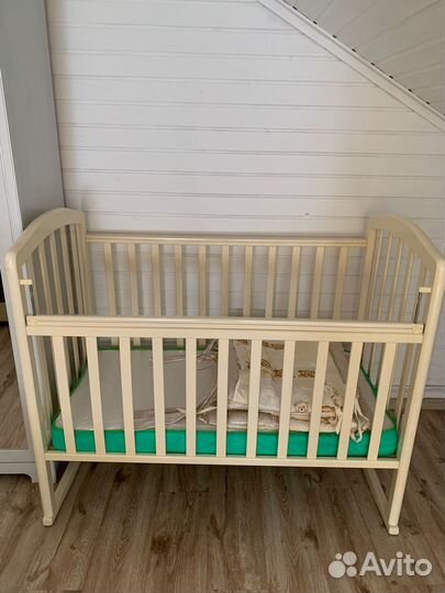 Детская кроватка