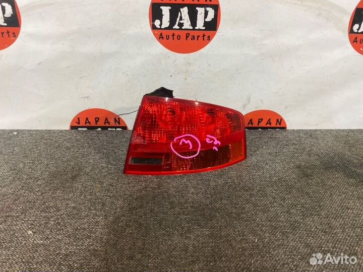 Фонарь правый Audi A4 B7