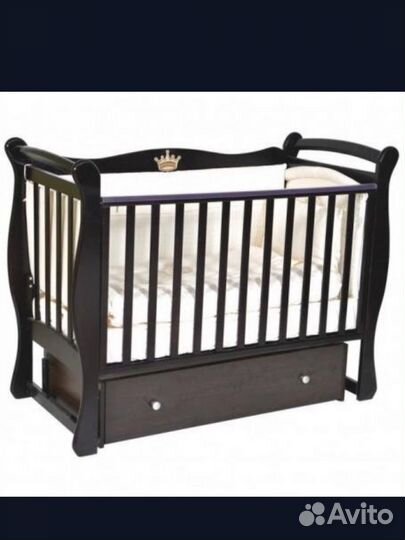 Детская кроватка с маятником и ящиком