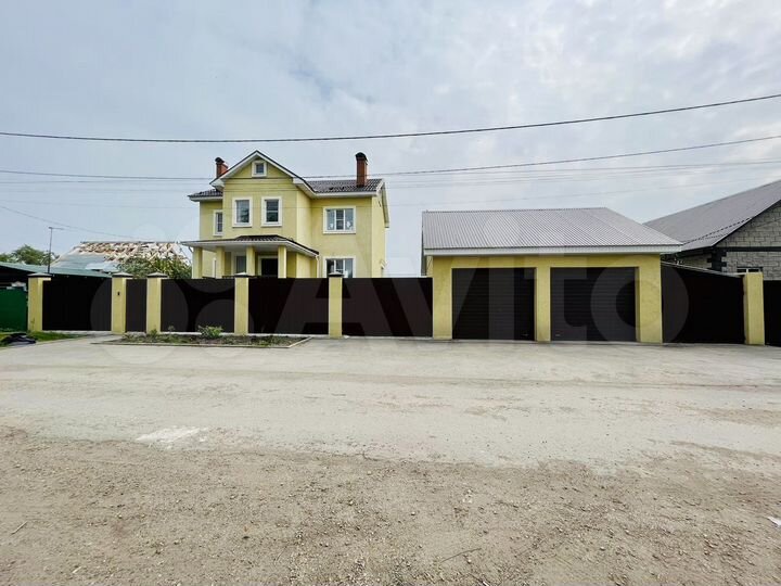 Коттедж 215,3 м² на участке 7,7 сот.