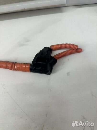 Провода батареи на Lexus rx 450h