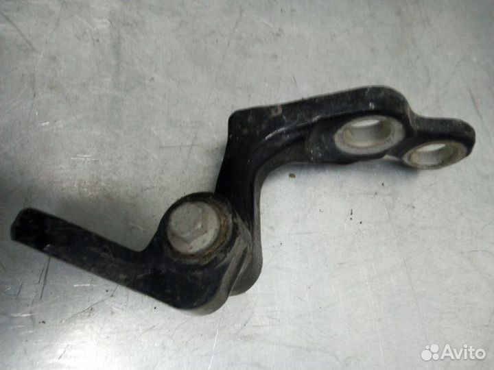 Петля двери передняя правая Ford Focus 2 хэтчбек