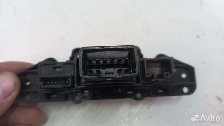 Кнопка аварийки Hyundai Solaris 1