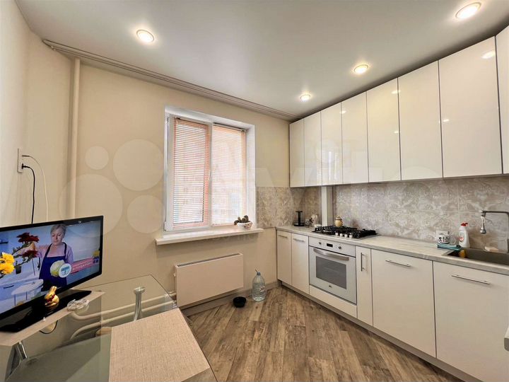 2-к. квартира, 50 м², 6/9 эт.