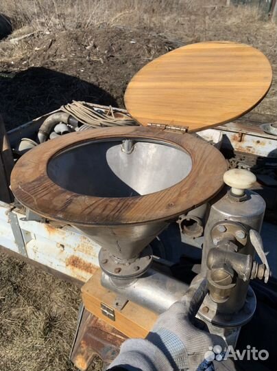 Судовой унитаз