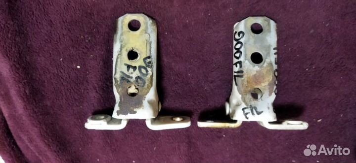 Петля двери передняя левая Mitsubishi Pajero V75W