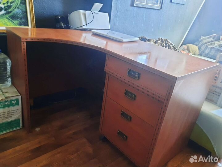 Письменный стол