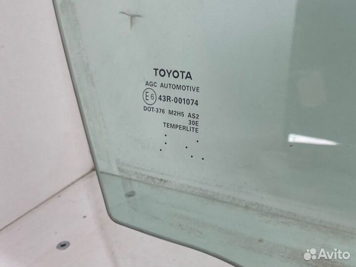 Стекло двери опускное переднее правое Toyota Camry