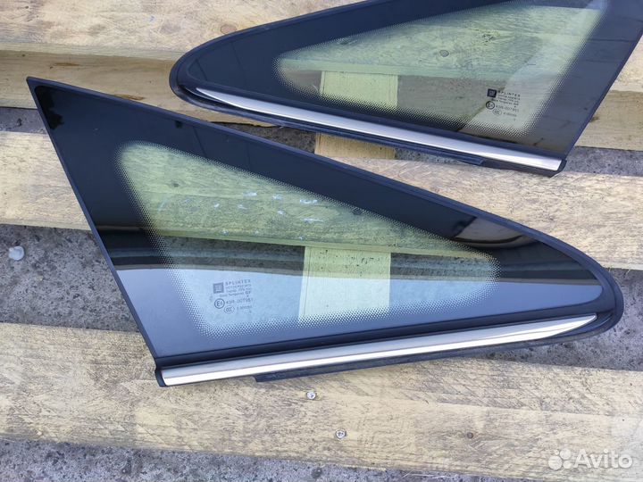 Стекло переднее форточка на Opel Zafira B