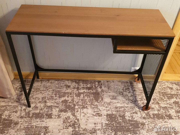 Стол для компьютера ноутбука