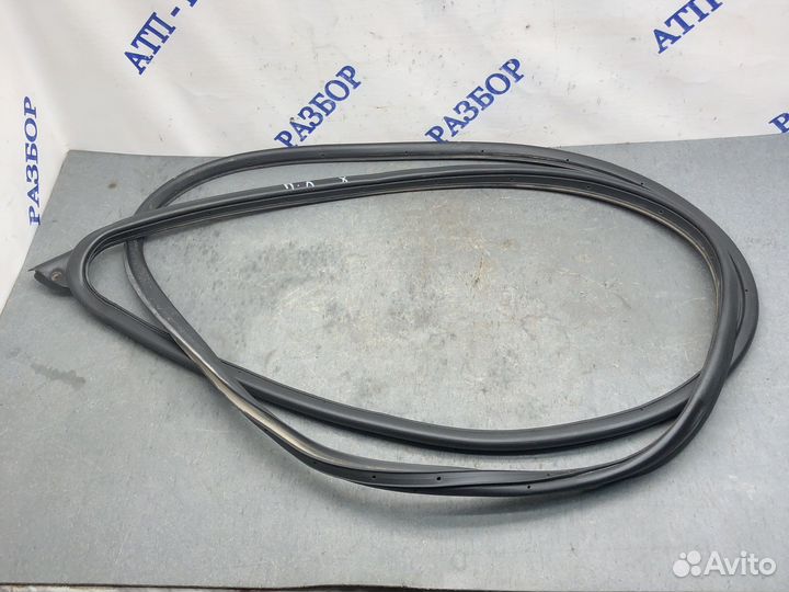 Пер Лев резинка двери lancer 10