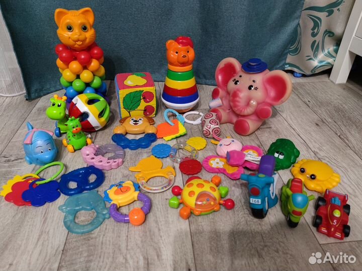 Развивающие игрушки для малышей пакетом
