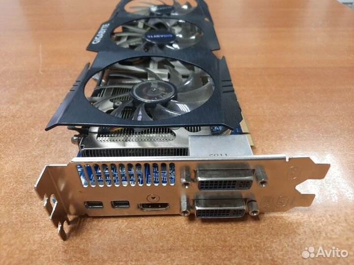 На запчасти Radeon HD 6870 1 Gb