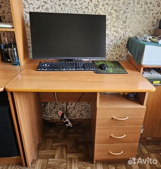 Письменный стол