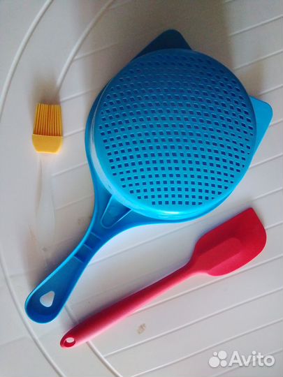 Пластиковая посуда для хранения и пикников