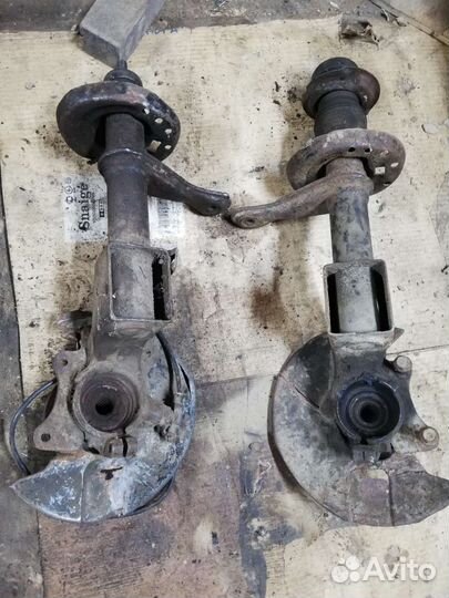 Кулак поворотный левый Ауди 80 б3