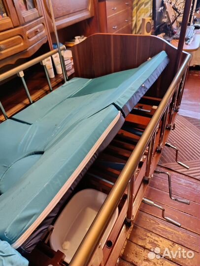 Кровать для лежачих с поворотом и туалетом