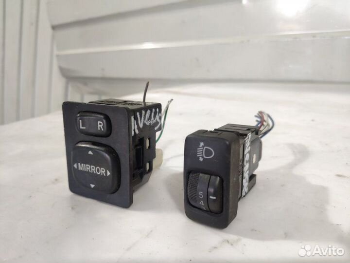 Переключатель регулировки зеркал Toyota Avensis