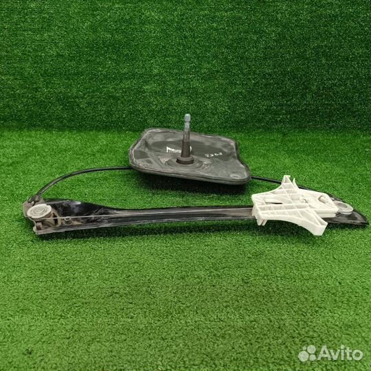 Стеклоподъемник задний левый Skoda Fabia 2 (5J)