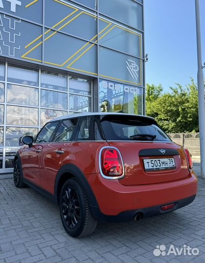 Прокат автомобиль Mini оранжевый