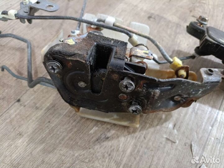 Замок двери передней левой Hyundai Sonata 4