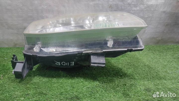 Фара правая Nissan X-Trail T30 2003