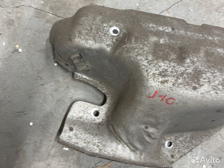 Теплоэкран коллектора Nissan Qashqai j10 mr20de