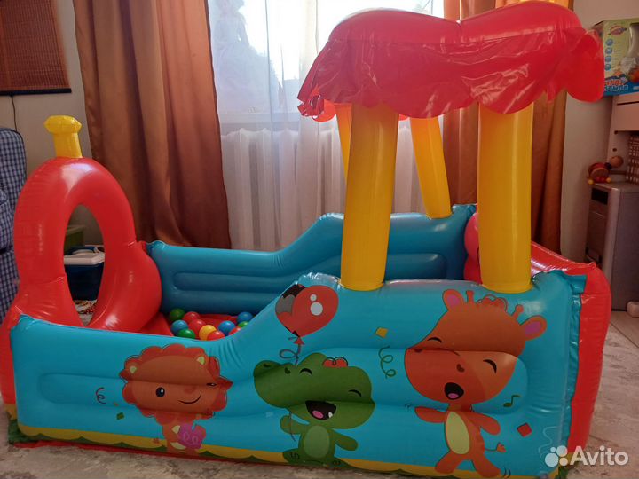 Надувной паровоз с шариками